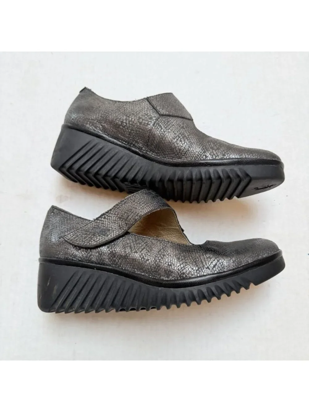 Fly London Lyka Metallic Gray Suede Leather Wedge Mary Jane Shoes Size 40 9 9.5